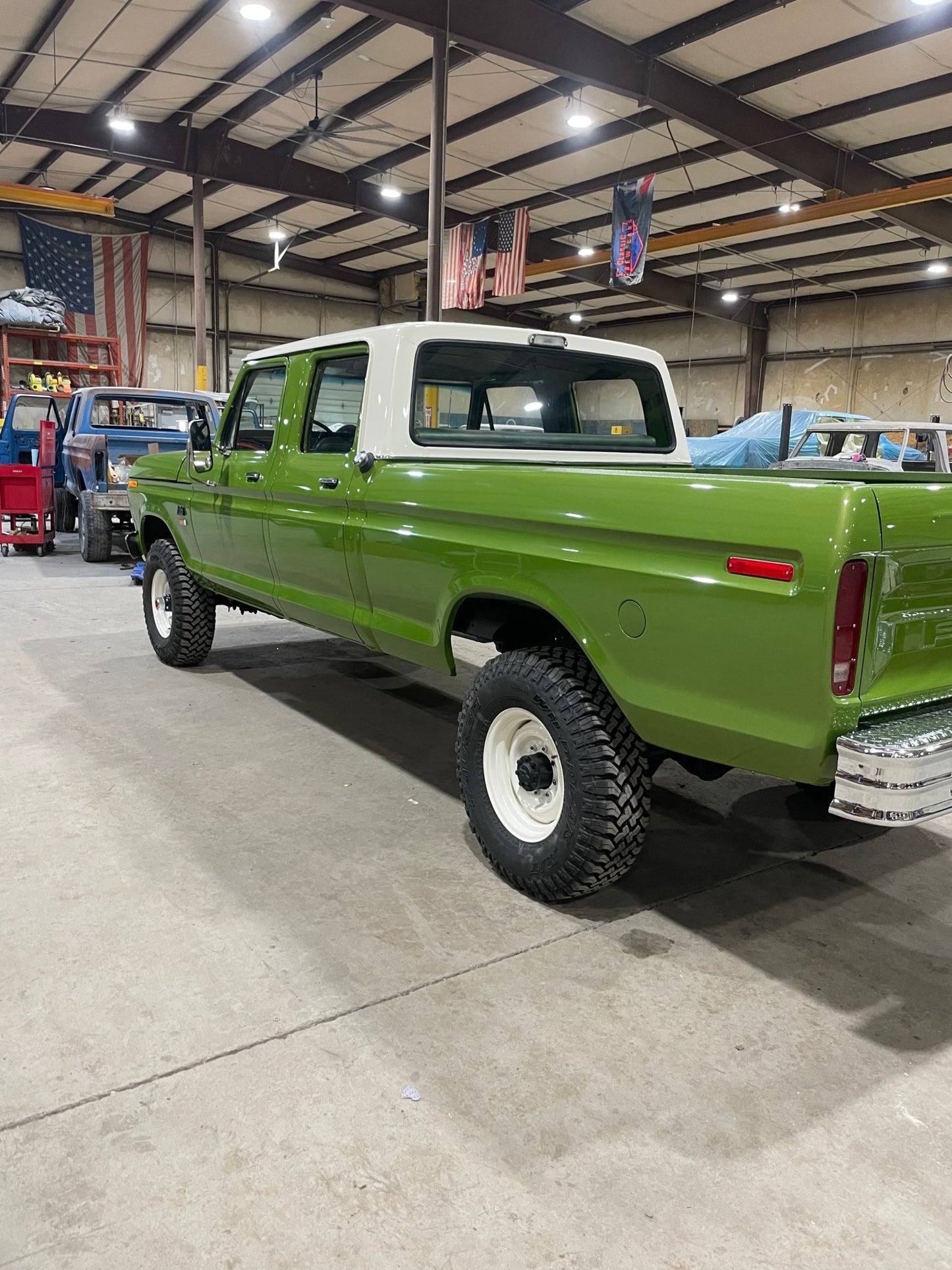 1974 Ford F - 250 Crew Cab Short Bed 4X4 highboy , Fuel Injected 460, AC, Auto - Classic Crew Cabs