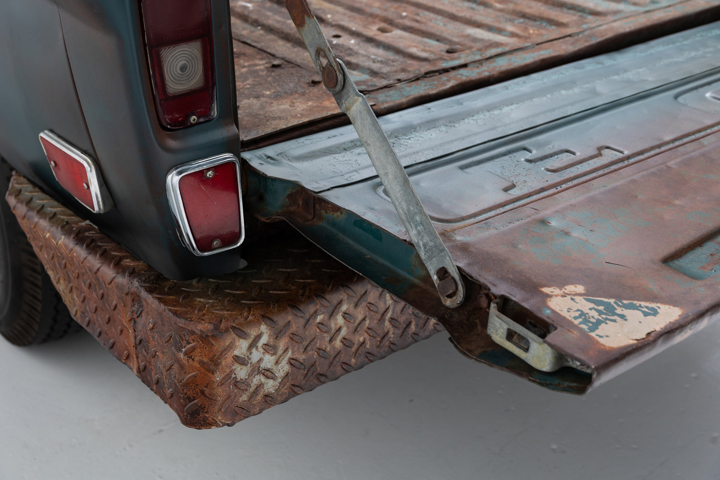 1969 Ford F-250 Crew Cab Short Bed 2x4
