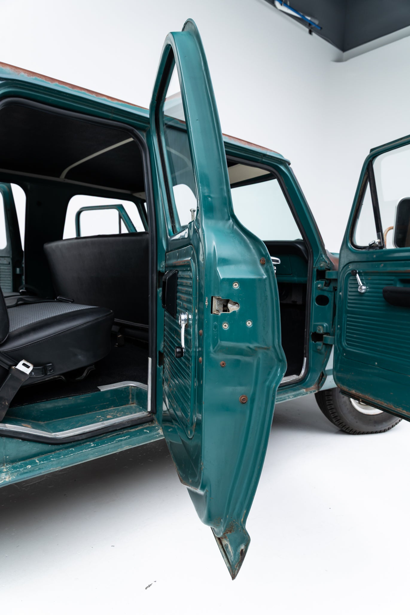 1969 Ford F-250 Crew Cab Short Bed 2x4