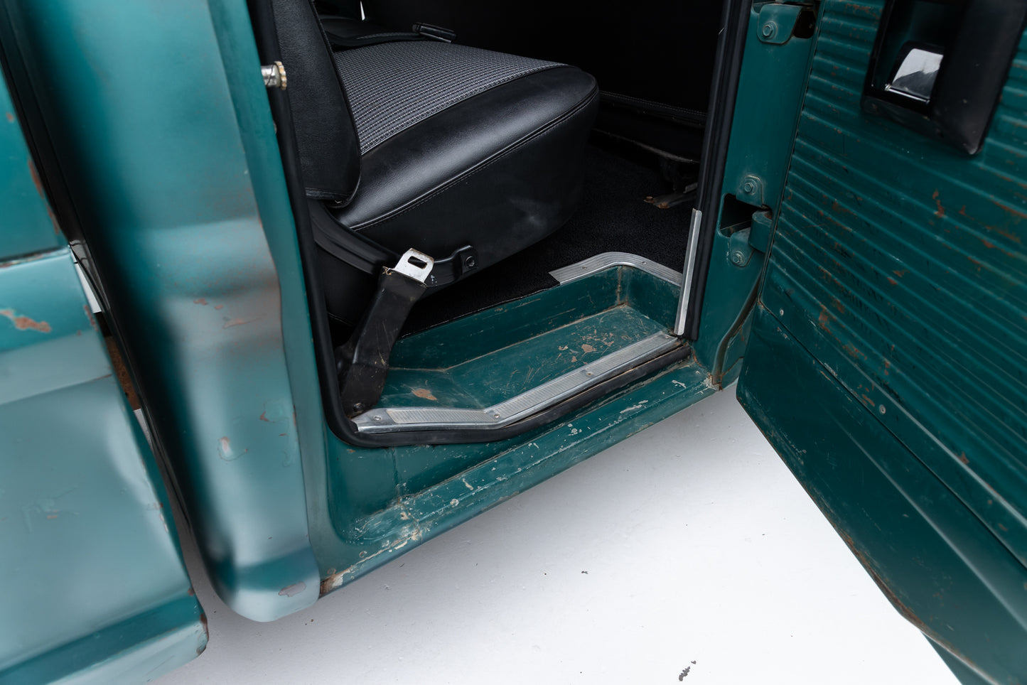 1969 Ford F-250 Crew Cab Short Bed 2x4