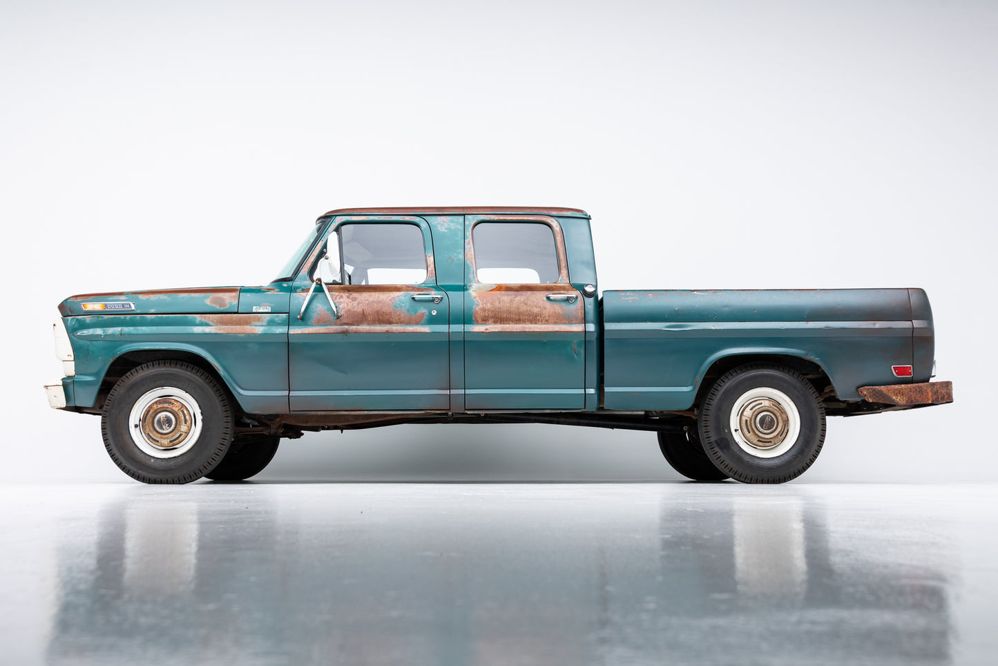 1969 Ford F-250 Crew Cab Short Bed 2x4